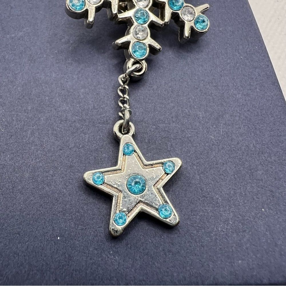 🍭4/$20 Rhinestone Studded Snowflake Pin - Picture 2 of 5